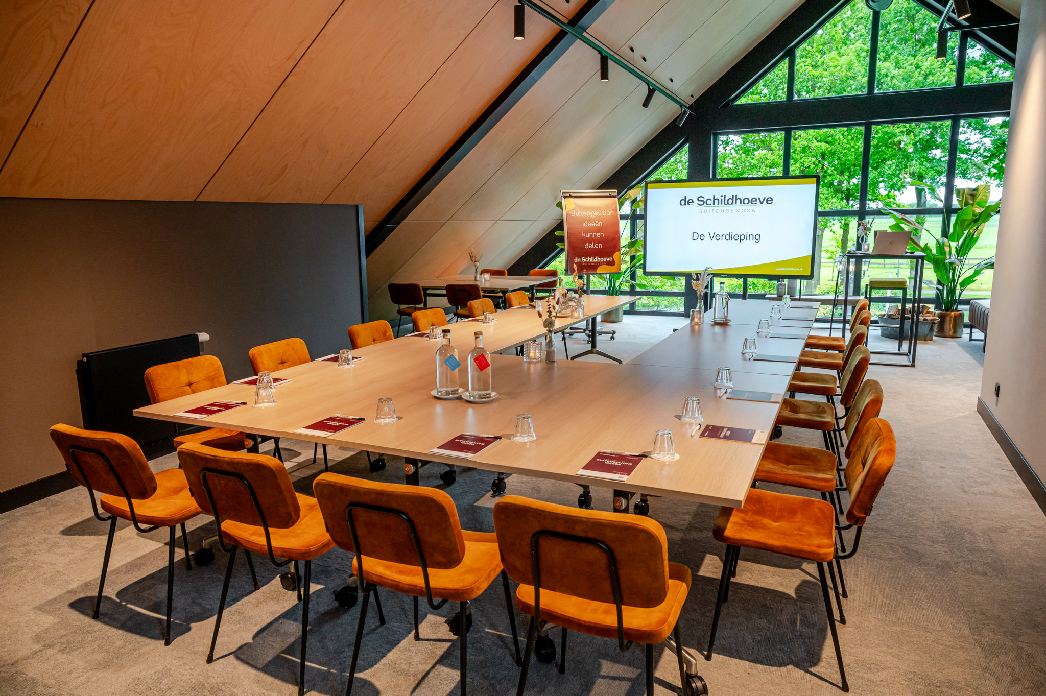 Zaal de Verdieping bij de Schildhoeve Buitengewoon in Fluitenberg