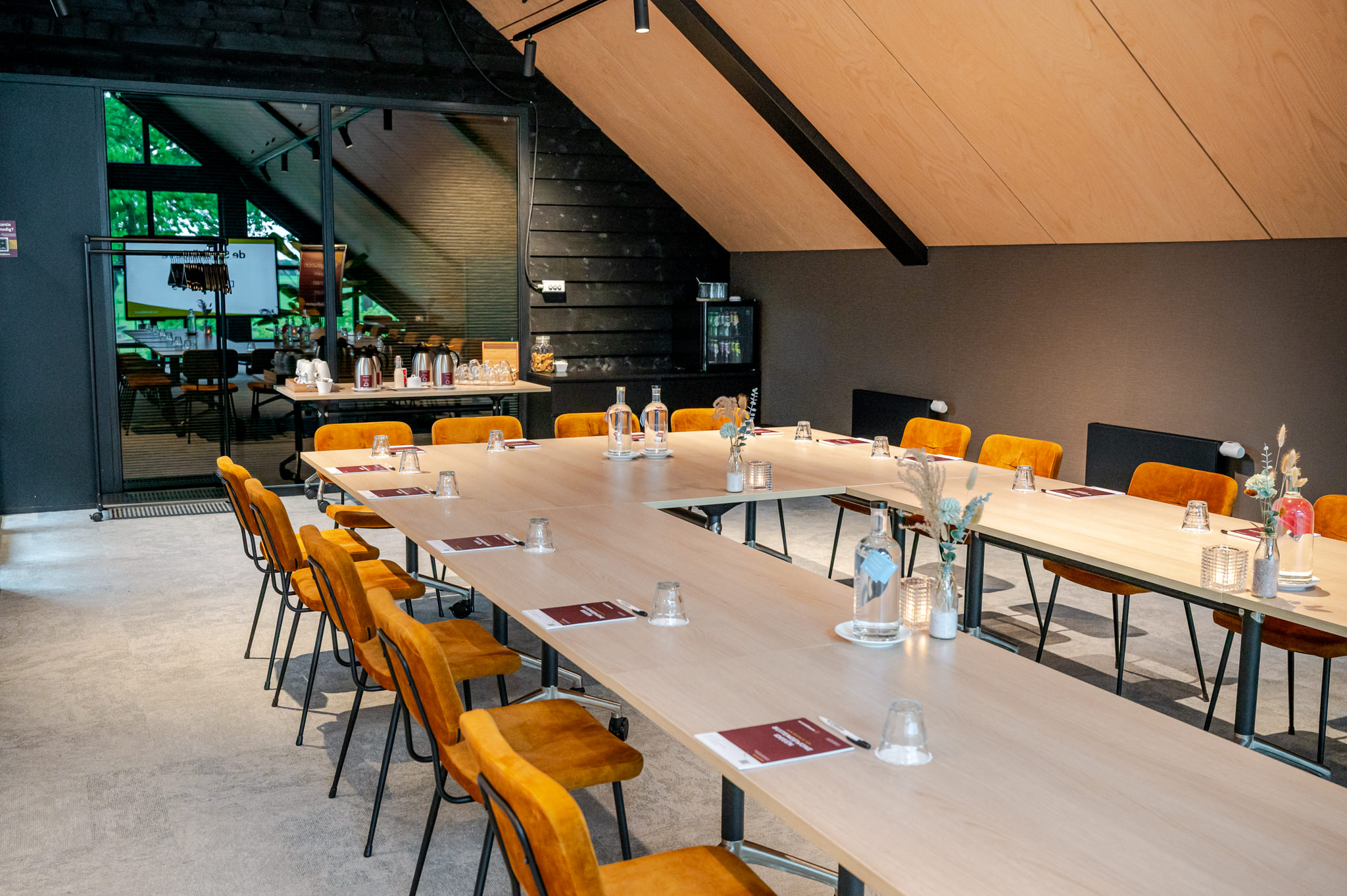 Zaal de Verdieping bij de Schildhoeve Buitengewoon in Fluitenberg