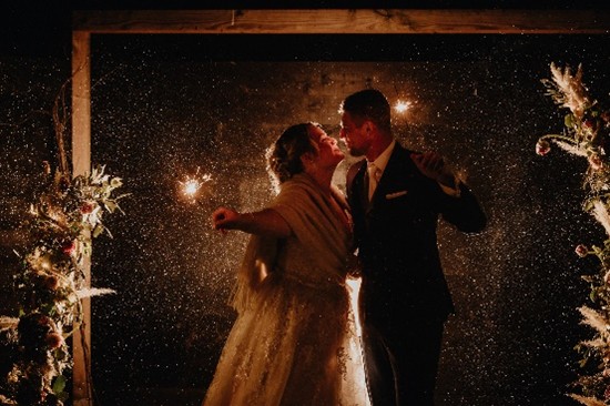 intieme bruiloft in de ruimte de ervaring schildhoeve fluitenberg winter wedding