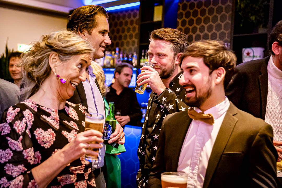 Geboren uit passie voor gastvrijheid, goed eten en de liefde voor verwennerij, biedt een bezoek aan evenementenlocatie en trouwlocatie De Schildhoeve Buitengewoon een totaalbeleving. Of het nu gaat om het organiseren van een zakelijk overleg, vergadering, op de hei sessie, feestelijke samenkomst, intieme bruiloft, familiebijeenkomst of diner, bij ons ben je aan het juiste adres. Wij heten jullie graag van harte welkom op De Schildhoeve in Fluitenberg!